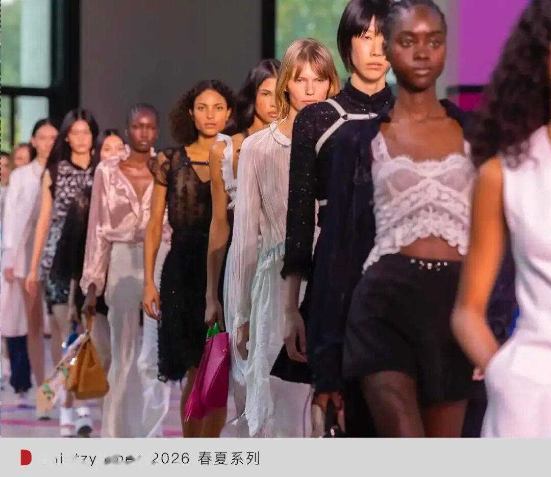 春夏巴黎时装周：谁在逼近国际舞台中心？开元棋牌WWD LIVE 直击 2026(图3)